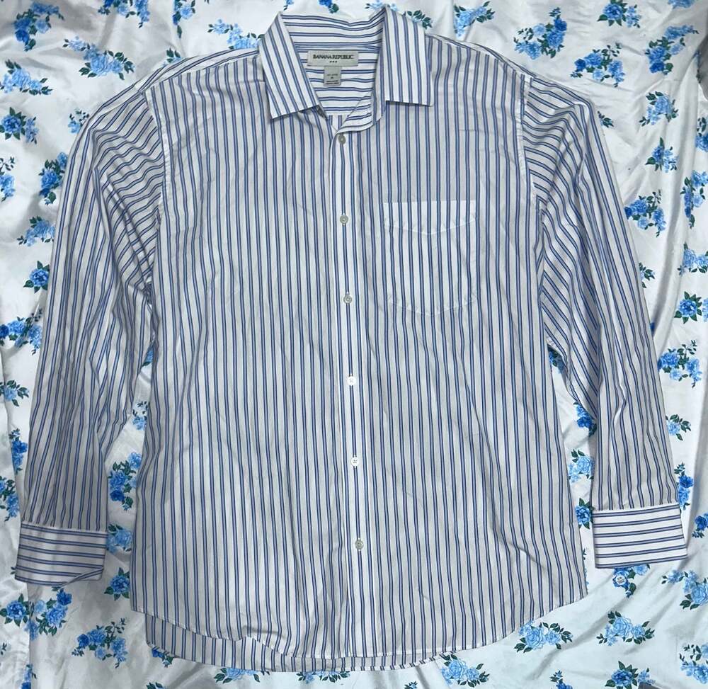Banana Republic Men's Blue and White Striped Long Sleeve Button-Down